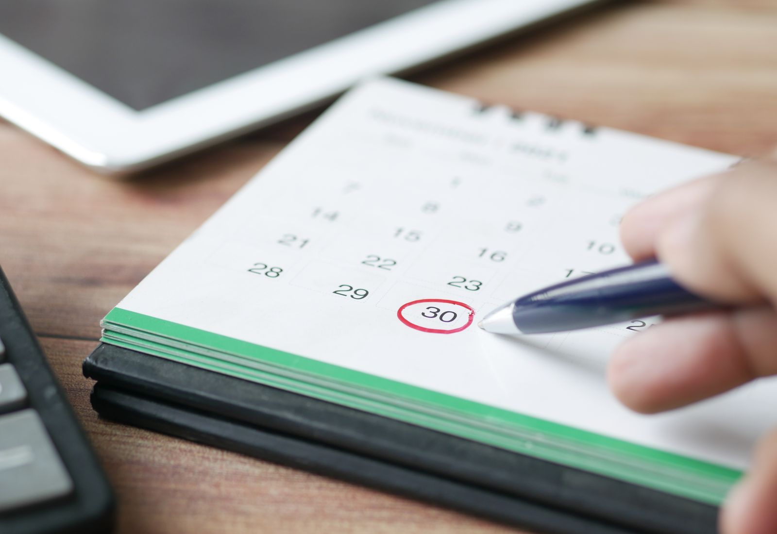 Simple appointment scheduling on a laptop and phone